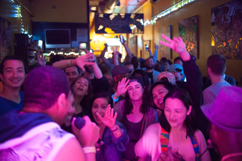 Craig Killmore tearing the mic up for the crowd